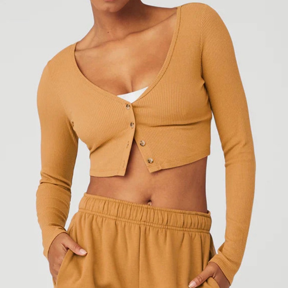 Alo Yoga Women's Whisper Ribbed Cropped Cardigan Sweater - Toffee Brown